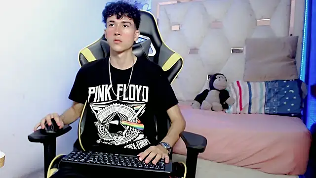 johnny cagee online show from December 19, 2025, 4:41 am