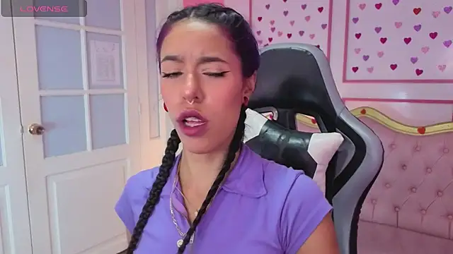 stephania t online show from December 5, 2025, 12:36 pm