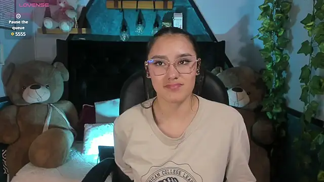 Snapshot of _Sophie__miller chatting on March 19, 2025, 7:27 pm Sophie miller online show from March 19, 2025, 7:27 pm