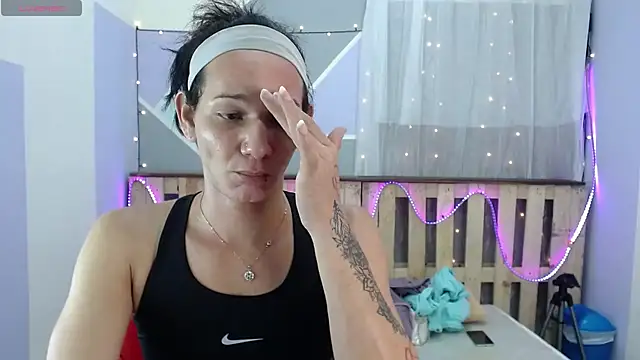 Snapshot of Michellcockxxx chatting on February 6, 2025, 11:54 am Michellcockxxx online show from February 6, 2025, 11:54 am