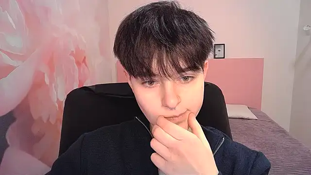 EmiliaYours online show from December 29, 2024, 12:55 pm