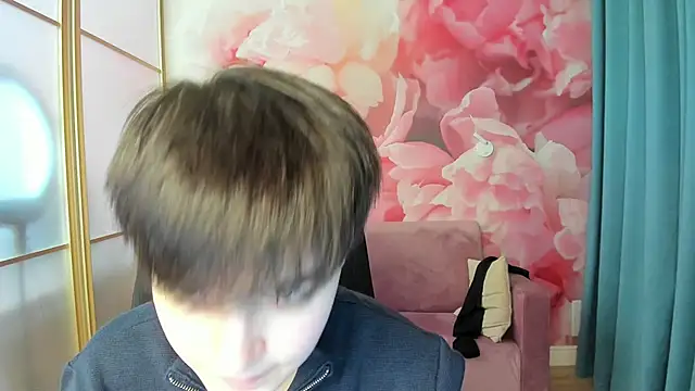 EmiliaYours online show from January 3, 2025, 4:06 pm