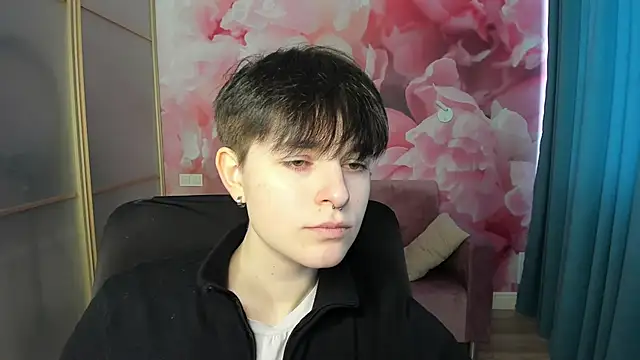 EmiliaYours online show from January 5, 2025, 1:04 pm