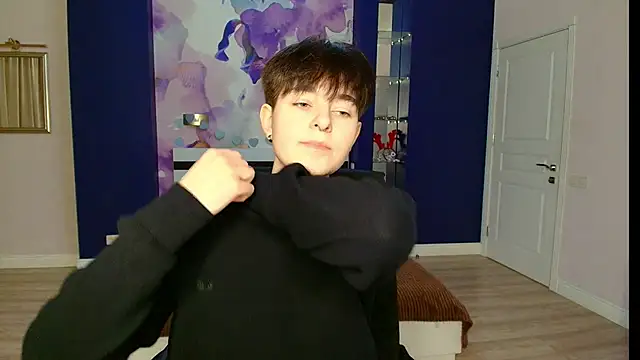 EmiliaYours online show from February 25, 2025, 2:00 pm