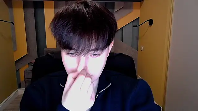 EmiliaYours online show from March 3, 2025, 1:20 pm