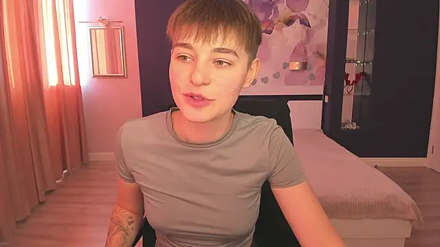 EmiliaYours online show from October 3, 2025, 1:30 pm