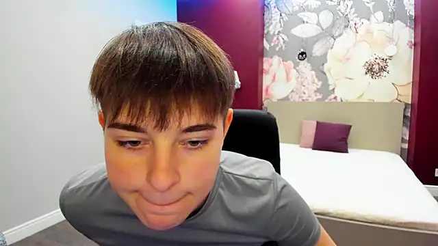 EmiliaYours online show from October 7, 2025, 1:41 pm