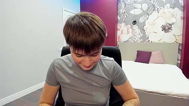 EmiliaYours online show from October 10, 2025, 1:54 pm