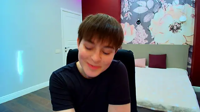 EmiliaYours online show from April 6, 2026, 2:29 pm