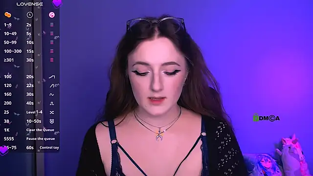 luna berryy online show from November 19, 2025, 8:53 pm