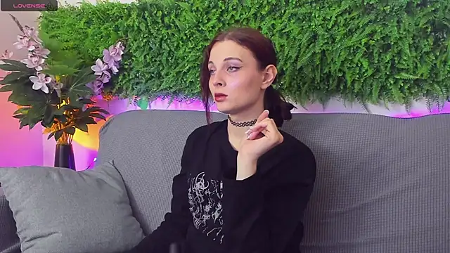 AprilAvery online show from March 18, 2025, 4:15 pm