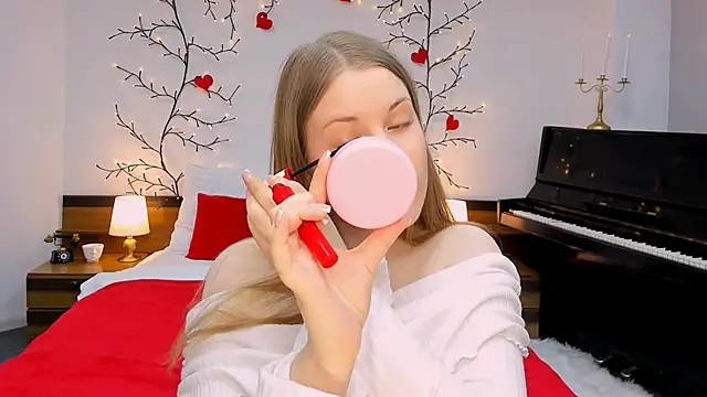 holy kitty online show from March 19, 2025, 6:14 am