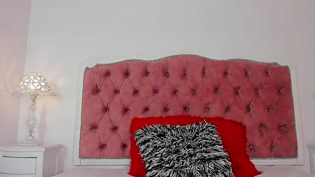 amberlitle online show from October 13, 2025, 1:44 pm