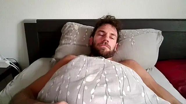 alpha-hunk online show from October 3, 2025, 6:43 am