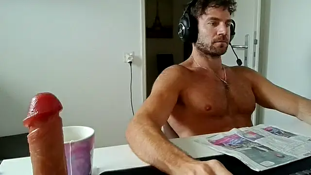 Snapshot of alpha-hunk chatting on May 12, 2026, 8:55 am alpha-hunk online show from May 12, 2026, 8:55 am