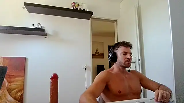 Snapshot of alpha-hunk chatting on May 23, 2026, 9:35 am alpha-hunk online show from May 23, 2026, 9:35 am