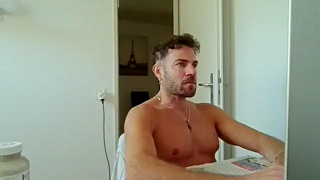 Snapshot of alpha-hunk chatting on May 28, 2026, 8:44 am alpha-hunk online show from May 28, 2026, 8:44 am