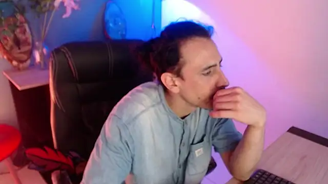 Sr Magnus  online show from March 19, 2025, 4:36 am