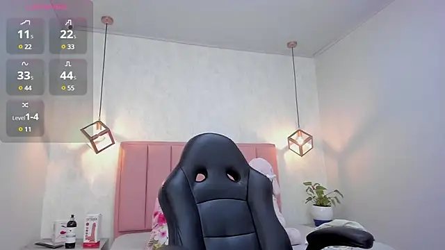 MAYROBERTSS online show from March 11, 2025, 12:39 pm