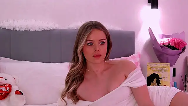 SIlviaBeyt online show from March 9, 2025, 8:10 pm