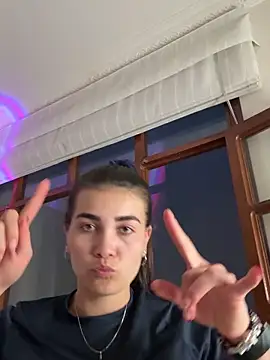 aurora divine online show from December 18, 2025, 11:00 pm