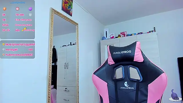 Lucyy-hess online show from December 19, 2024, 6:23 pm