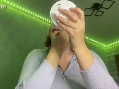 Thalia  Star online show from December 22, 2024, 5:21 pm