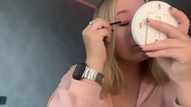 Thalia  Star online show from October 30, 2025, 8:38 am