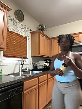 choclatepeaach online show from April 18, 2026, 8:53 pm