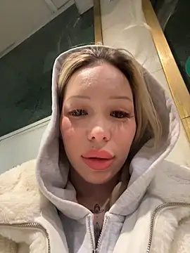 Snapshot of babydolll chatting on October 19, 2025, 11:22 am babydolll online show from October 19, 2025, 11:22 am