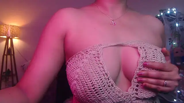 Zonayesha online show from October 28, 2025, 8:00 pm