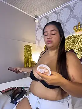 KendralHolson online show from April 2, 2026, 4:32 am