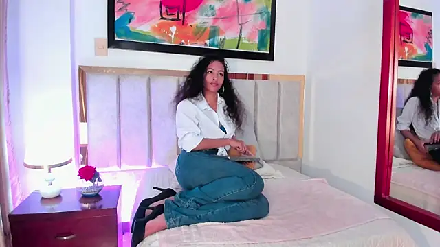 AntonellaHall  online show from December 21, 2024, 12:27 pm