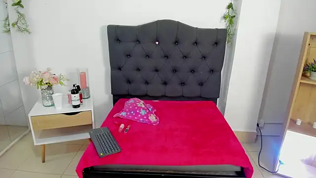 Alyssa jones online show from March 4, 2025, 3:44 am