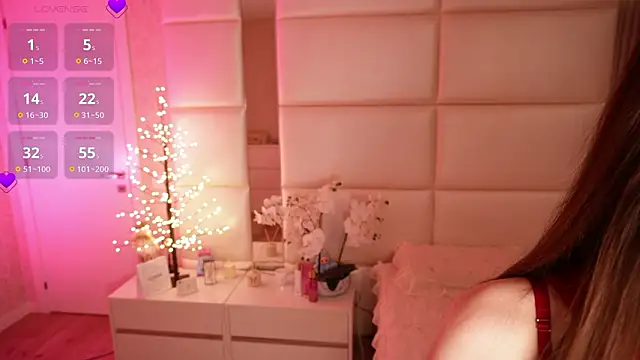 Lilly Colins online show from March 22, 2026, 8:34 pm