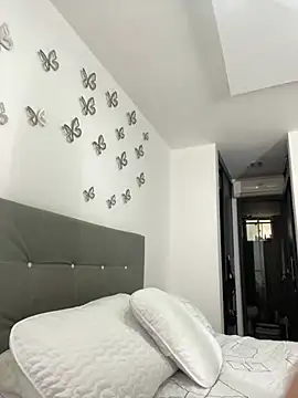 AntonellaAlondra4 online show from March 18, 2025, 1:42 pm