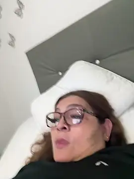 AntonellaAlondra4 online show from December 17, 2025, 2:17 am