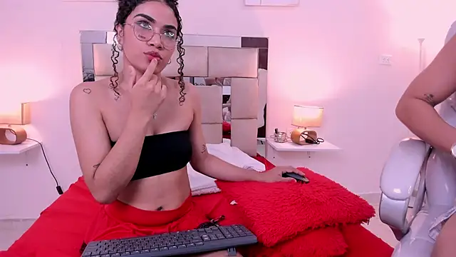 Snapshot of saraandstiven chatting on March 14, 2025, 9:14 am saraandstiven online show from March 14, 2025, 9:14 am