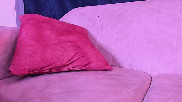 Snapshot of saraandstiven chatting on April 4, 2026, 7:33 pm saraandstiven online show from April 4, 2026, 7:33 pm