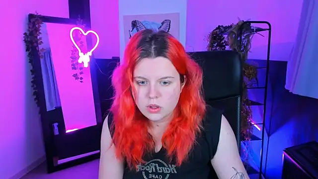 NielletaBlossom online show from February 19, 2025, 5:05 am