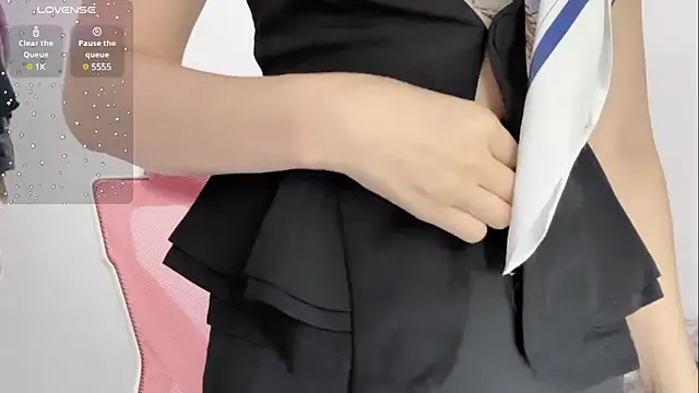 Qwi-V1 online show from January 5, 2025, 11:01 pm