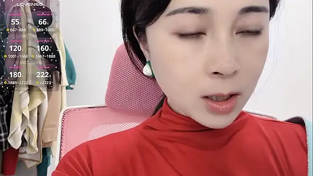 Qwi-V1 online show from January 20, 2025, 11:43 pm