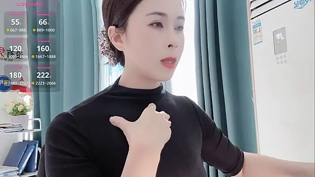 Qwi-V1 online show from December 5, 2025, 7:39 am