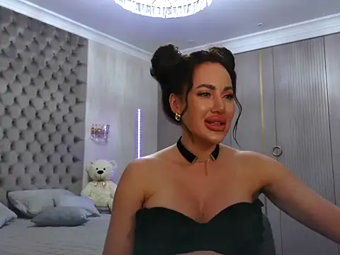 TianaPosh online show from February 6, 2025, 10:43 pm