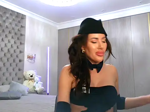 TianaPosh online show from February 27, 2025, 7:26 pm