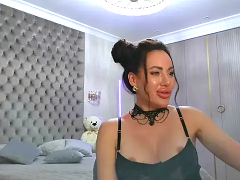 TianaPosh online show from March 15, 2025, 3:29 am