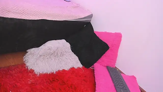 Snapshot of DesireSweet chatting on February 3, 2025, 4:57 am DesireSweet online show from February 3, 2025, 4:57 am