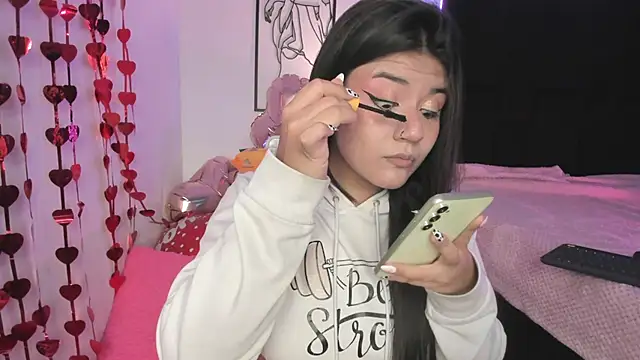 Snapshot of DesireSweet chatting on February 18, 2025, 1:43 am DesireSweet online show from February 18, 2025, 1:43 am