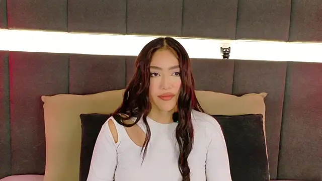 nicolle pierce online show from October 17, 2025, 12:52 pm