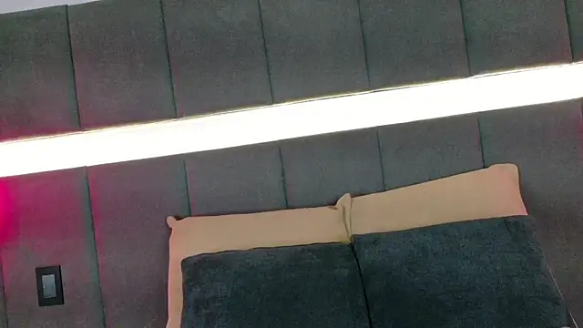 nicolle pierce online show from October 31, 2025, 2:07 pm